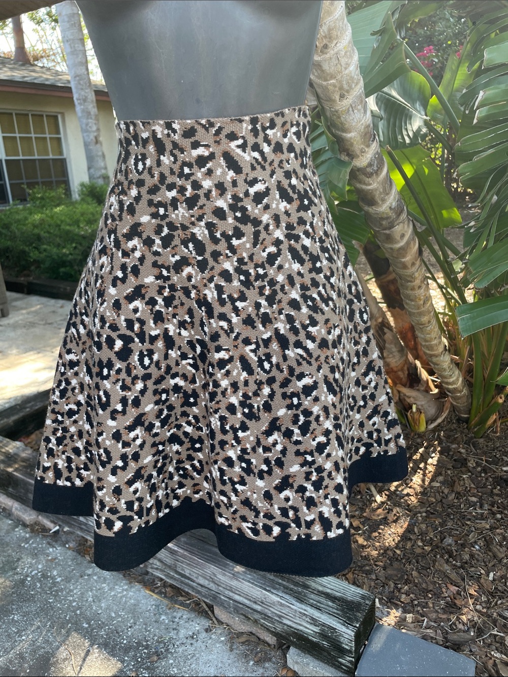 Drop waist leopard print knit skirt
